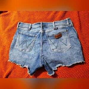 Women's Wrangler Cut offa